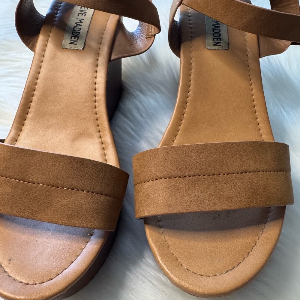 Steve Madden Tan Sandals with Adjustable Straps - Picture 2 of 6